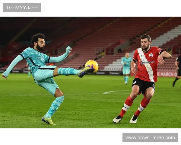 博洛尼亚佐尔泰亚射门中横梁，错过领先良机